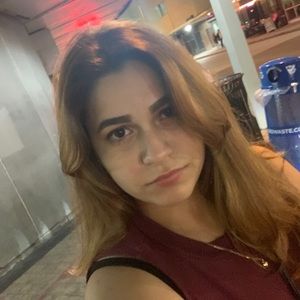 Meet your Posher, Leonor